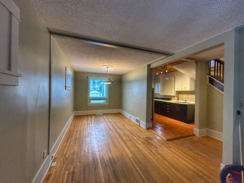 Lipton St off Sargent House for RENT 3 Bed 2 Bath 1600/m Long