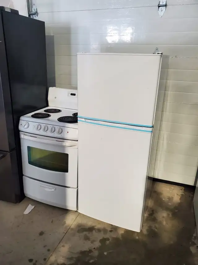 Apartment size 24 inch w fridge stove washer dryer set  in Washers & Dryers in Oakville / Halton Region - Image 7