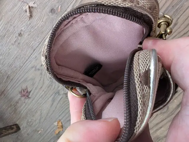 Vintage Coach mini bag in Women's - Bags & Wallets in City of Toronto - Image 5