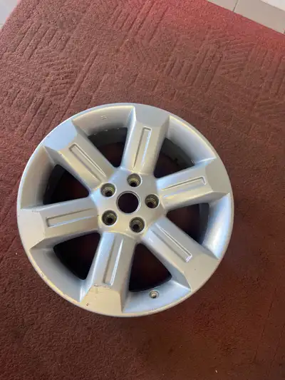 One only used alloy wheel 18" Nissan vehicles $100 Part # 18x7.5JJ Fit Nissan Murano. In great condi...