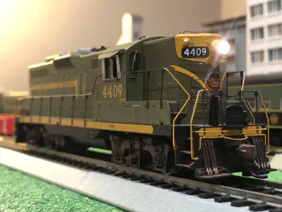 Athearn Genesis GP9, DCC sound, a great runner, lighting functions all work, lightly weathered. Ship...