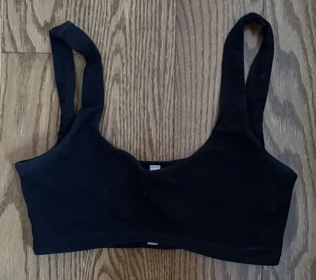 The Group Babaton (Aritzia) Bra Top in Women's - Tops & Outerwear in Kitchener / Waterloo - Image 2