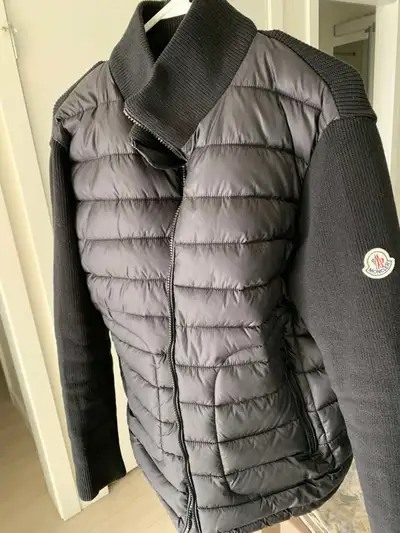 100% AUTHENTIC SIZE MEDIUM WORN ONCE LIKE NEW