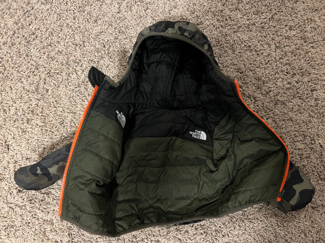 6month baby north face reversible jacket in Clothing - 6-9 Months in Calgary - Image 2