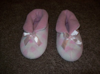 Slippers Size 6 1/2 - 7 1/2