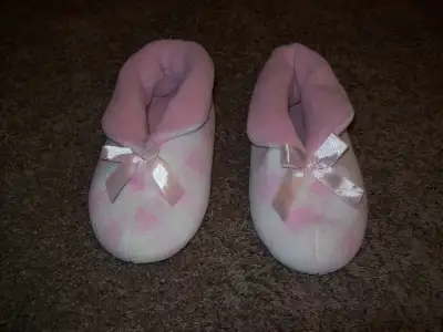 Slippers Size 6 1/2 - 7 1/2, View more