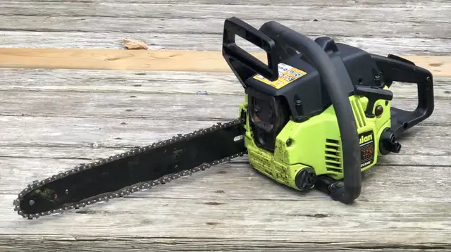 Poulan 2250 Chainsaw  in Power Tools in Norfolk County - Image 2