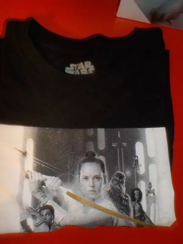 Star Wars Rise of Skywalker T-Shirt, new, never been worn, XL in Men's in Oshawa / Durham Region - Image 3