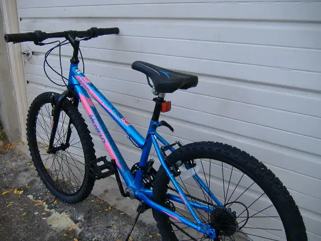 MOVELO 24" MOUNTAIN BIKE 18 SPEED NICE SHAPE in Mountain in Kitchener / Waterloo - Image 6