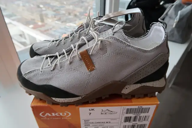 Brand New AKU Canvas Shoes - Unisex - Light Grey - Made in EU in Women's - Shoes in City of Toronto - Image 4