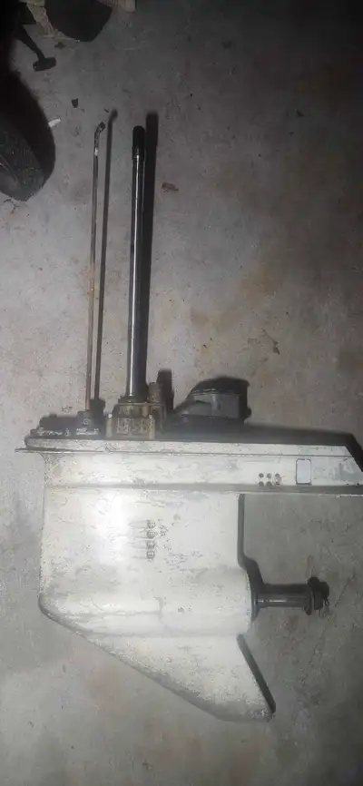 Lower end unit from 1981 Johnson 115. Kept as spare for last 10 years. Keel and bearings with washer...