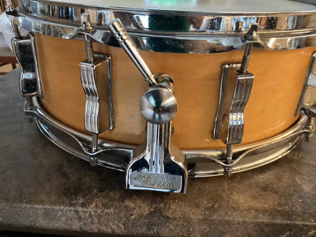 Price reduced Ludwig . 14x5 blue and olive 10 lug wood snare  in Drums & Percussion in Dartmouth - Image 4