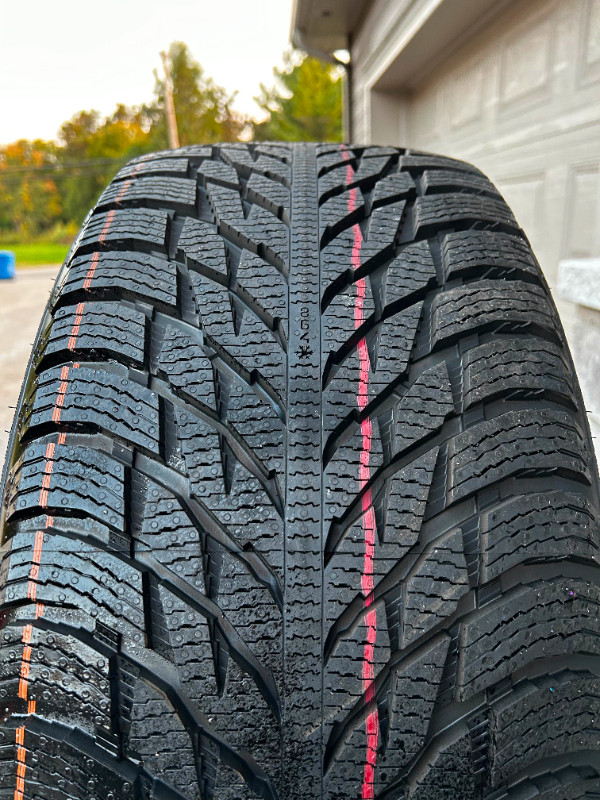 Pneu d'hiver NEUF Nokian Hakkapeliitta R3 Runflat 265/50/19 dans Pneus et jantes  à Laval/Rive Nord - Image 3