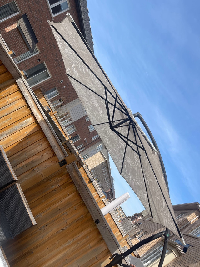 1 printed outdoor cantilever patio umbrella in Patio & Garden Furniture in Oakville / Halton Region - Image 2