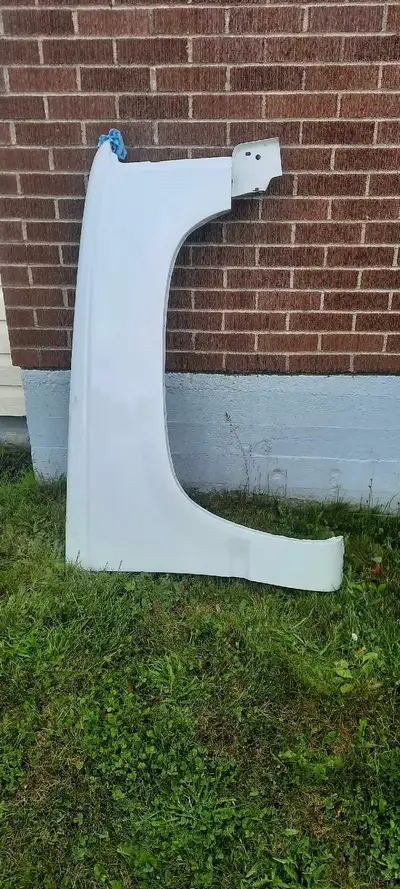 I have for sale a brand new aftermarket right front fender for a 1988 to 1998 Chev 1500. Comes with...