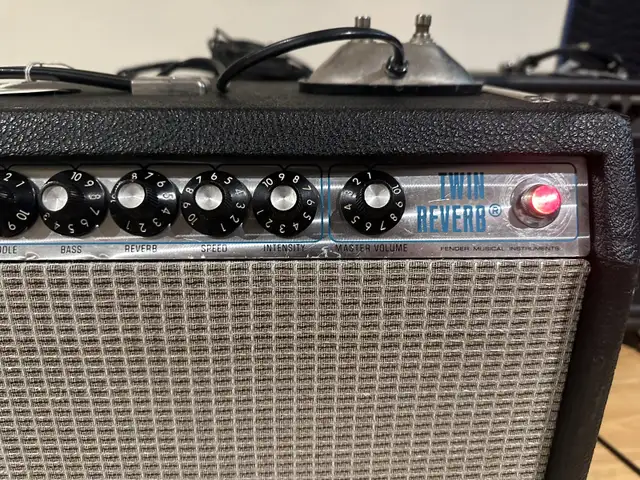 74 Fender Twin Reverb 2x12 Combo Amp in Amps & Pedals in St. Catharines - Image 5