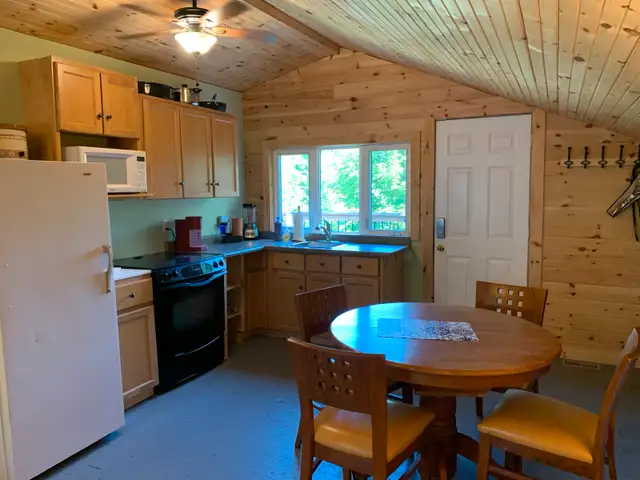 Gorgeous 4 Season Waterfront Cottage For Rent in Ontario in Canada - Image 9