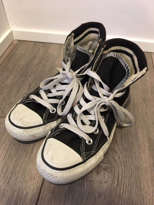 Women Converse Size 6-7 in Women's - Shoes in City of Toronto - Image 4