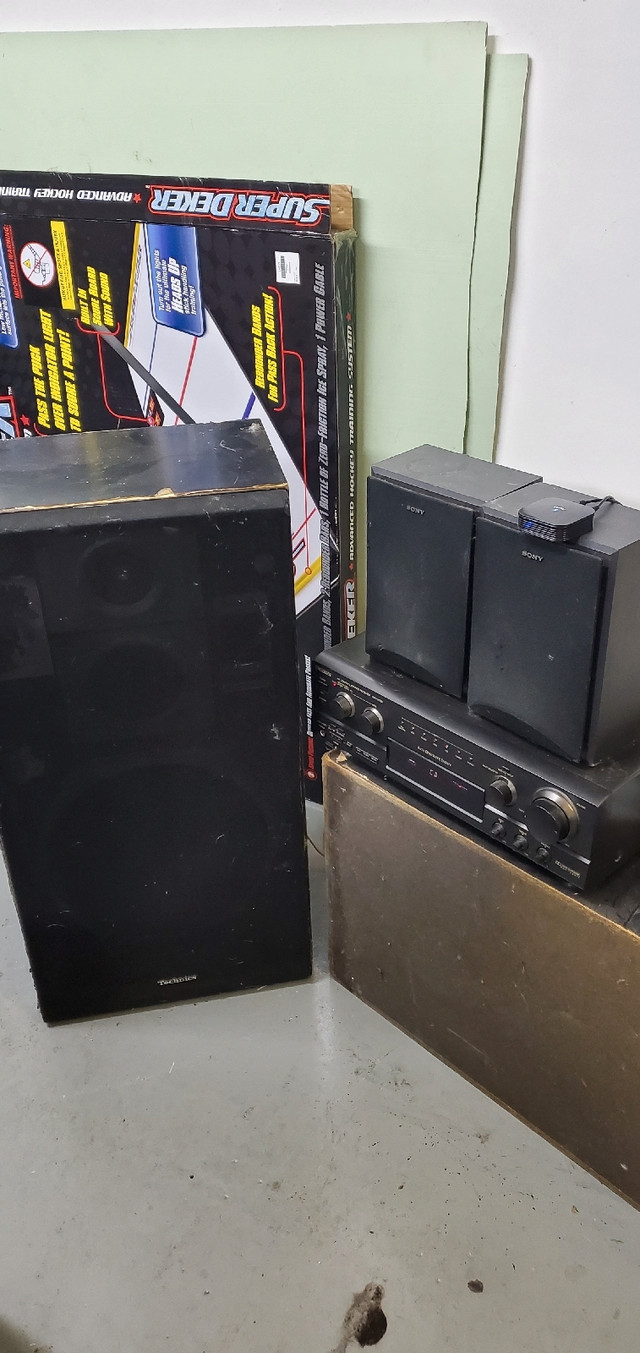 Very loud Stereo system Stereo Systems & Home Theatre Brantford