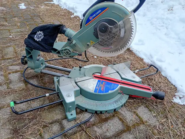 Miter Saw in Power Tools in Brockville - Image 4