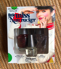 BRAND NEW NAIL POLISH KIT PERFECT FOR XMAS