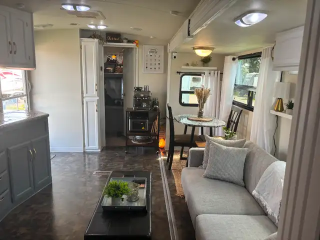 36 Ft Winnebago One with Large Solar Package in Travel Trailers & Campers in Medicine Hat - Image 7