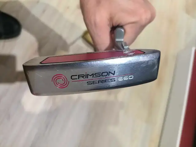 Odyssey crimson putter572869570043596804