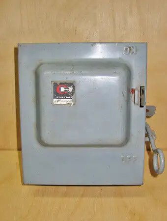 Up for sale is an obsolete CUTLER-HAMMER TYPE LD 30 AMP, 3 PHASE, 250 VAC HEAVY DUTY FUSIBLE DISCONN...