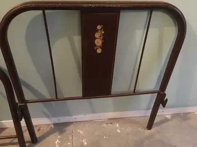 Lit Simple Antique en metale/ Vintage wrought iron single bed, View more