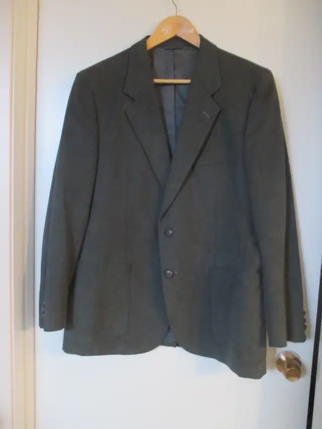 Men’s Vintage Ultra Suede Gray Sport Jacket Size 42 in Men's in City of Toronto - Image 6