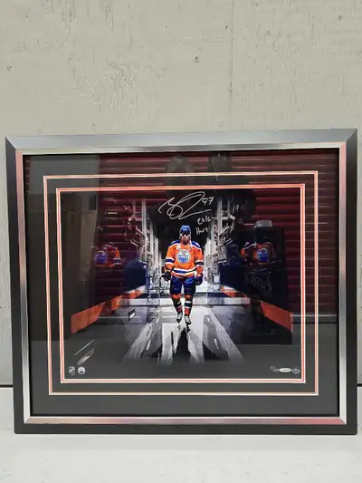 Connor McDavid "Tunnel Vision" 16x20, View more