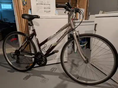 Nakamura women's bike in excellent shape - 21 speed, 18" frame, 700c tires