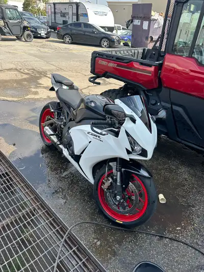 This mint condition, street legal race bike is truly a head turner. So much love and professional ex...