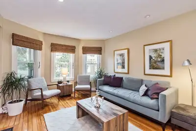 Beautiful New Reno, Downtown U of T, 3BR, 1BA, Laundry, Garden