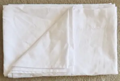 You are interested in a washable solid white backdrop, that is great for; photo sessions, portraits,...