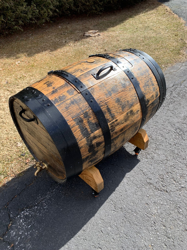 Whiskey Barrel Beer Cooler dans Décoration extérieure  à Ouest de l’Île - Image 2
