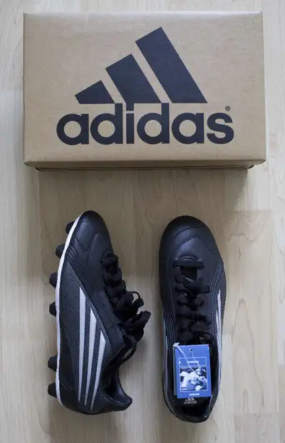 Soccer Shoes Size 7 US, View more