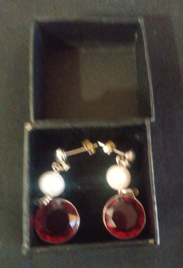 Jules women silver tone pearls sapphire  crystal earrings in Jewellery & Watches in Belleville - Image 2