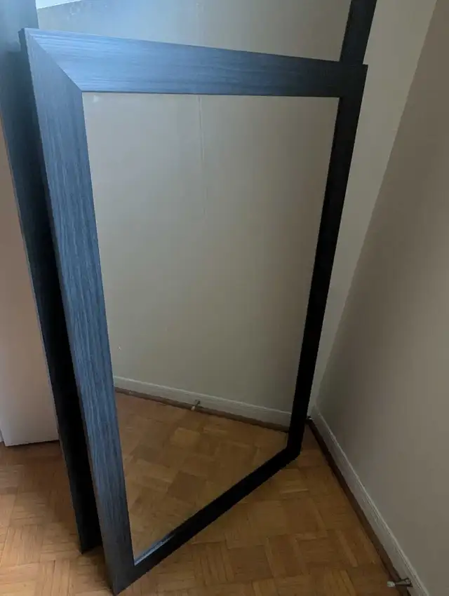 Black Wood Grain Mirror in Home Décor & Accents in City of Toronto - Image 3