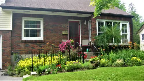 Furnished Room overlooking garden. Share kitchen and bathroom with older owner. Looking for young fe...