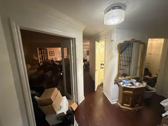 $400K Spread Vaughan Detached. Easy Reno. Only $899K!, photo 3 of 4