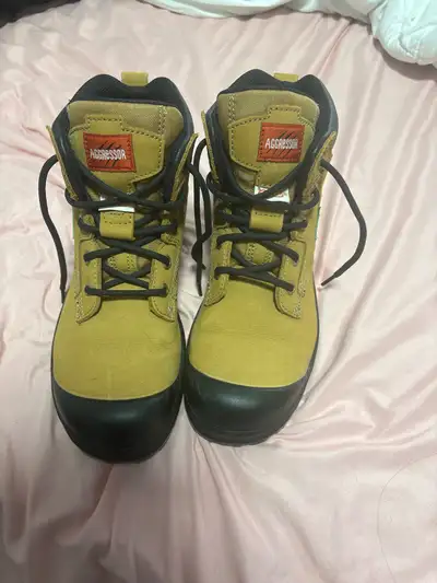 Work boots, View more