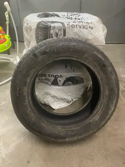 Pirelli Ice Zero 255/55R18 – Pneus d’hiver premium, bon état, une autre saison assurée ! 550$ pour l...