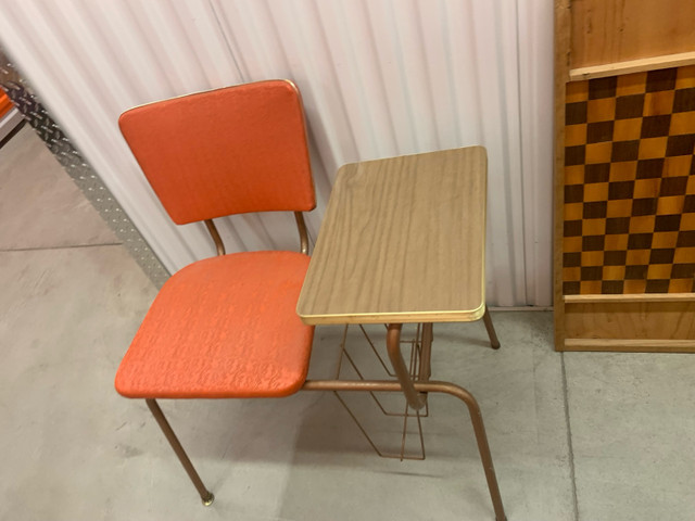 Assorted tables- bar- vintage chairs- telephone table dans Articles multiples  à Ville de Montréal - Image 3