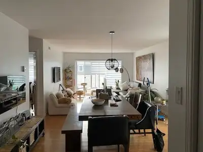 Très beau condo situé près du Centre de Vélo de Montagne Le Panoramique est disponible pour le premi...