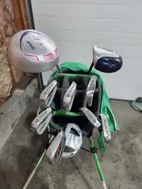 Womens Golf Clubs/Bag (Right Handed)