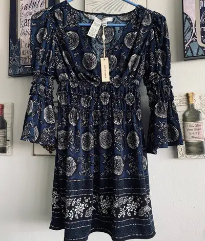Size XS-S brand new Max Studio navy colour top, View more