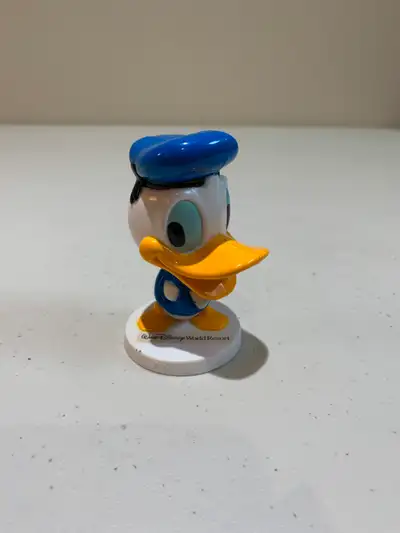 This bobblehead stands 3 inches tall and is in good condition. Please view my other posts. P/u only...