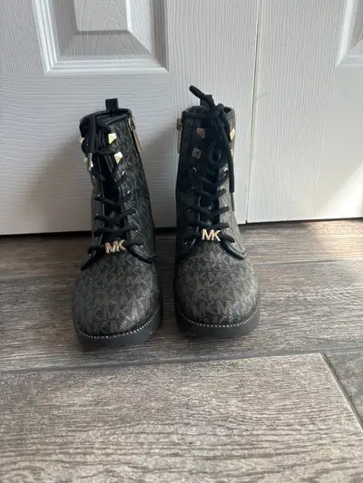 Girls Size 4 Gold and black Michael Kors Boots Great condition