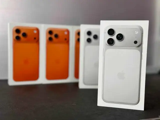 iPhone 17 Pro Max 256GB – BRAND NEW SEALED – Silver/Orange in Cell Phones in City of Toronto - Image 3